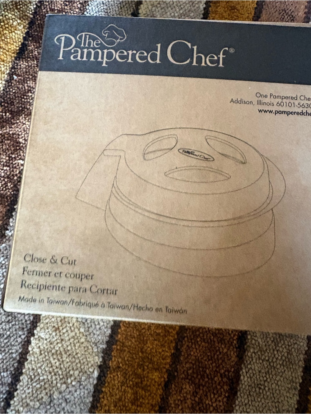 The Pampered Chef Close & Cut Food Storage Container - Brown AND DECORATOR SET